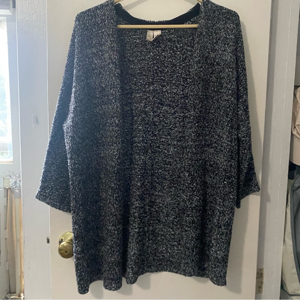 Quarter sleeve cardigan
